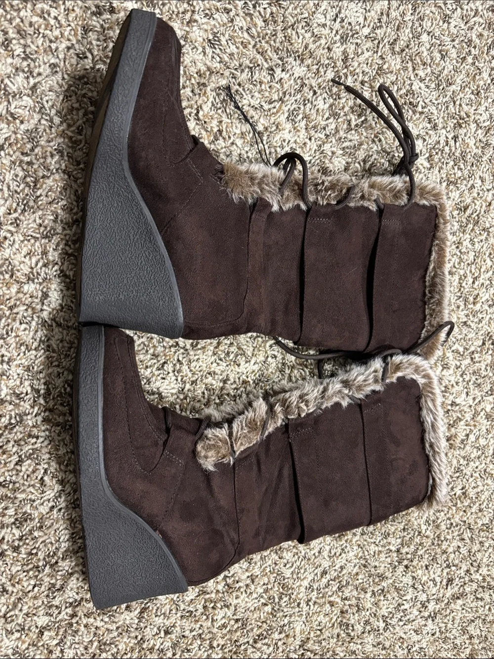 NWOT American Eagle Mukluk Wedge Boots Womens 7 Brown Faux Suede Fur Y2K Sherpa